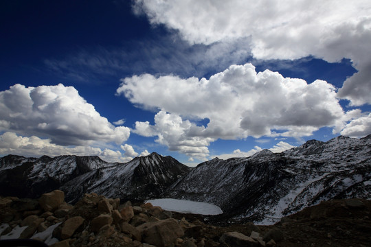 雪山冰湖