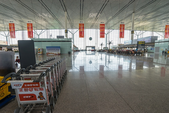 天津滨海国际机场 行李车