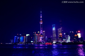 外滩对面东方明珠塔建筑夜景