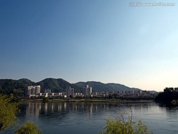 建德新安江田园月亮湾蓝天全景