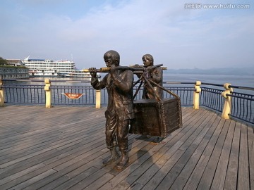 淳安千岛湖渔人码头船工铜像