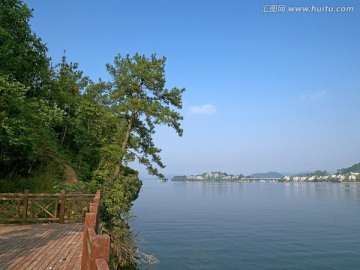 淳安千岛湖木栏观景平台全景