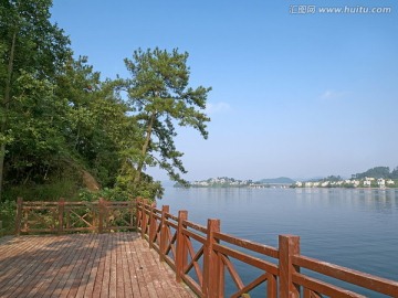 淳安千岛湖木栏杆观景平台全景