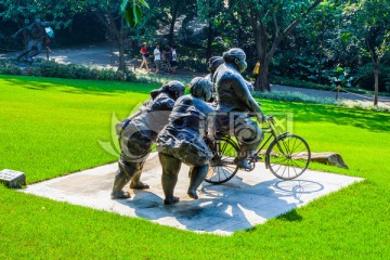 骑单车雕塑