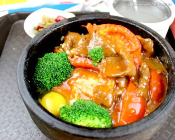 番茄牛肉石锅饭