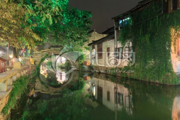 江南水乡苏州周庄古镇夜景