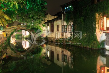 江南水乡苏州周庄古镇夜景