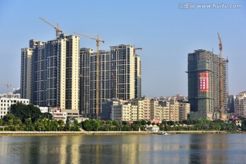 江边建筑 龙川东江河