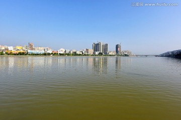 龙川 江边建筑