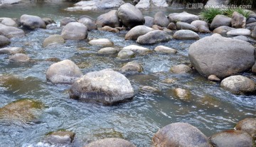 石头小溪