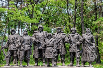 抗日联军雕塑像