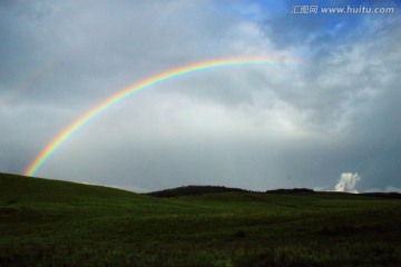 雨后田野彩虹