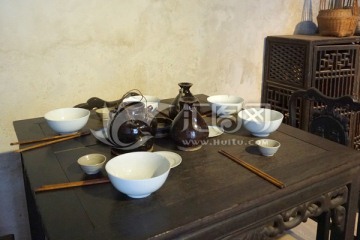 老式餐桌 老式碗筷