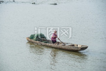 渔民出海打渔