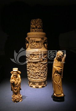清代象牙镂雕人物纹大花瓶