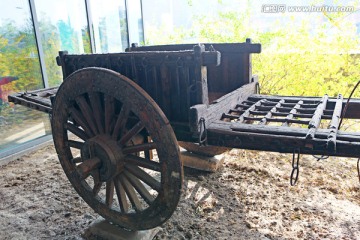古代木轮马车