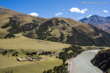 澜沧江上游河谷 牧区 山峦起伏