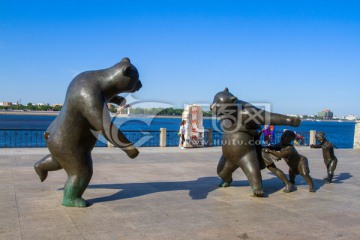 黑河广场熊雕像
