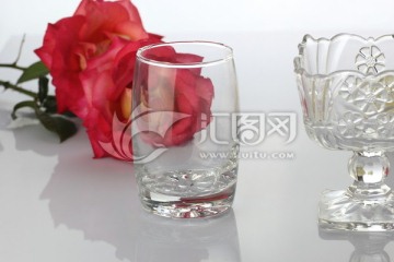玻璃杯