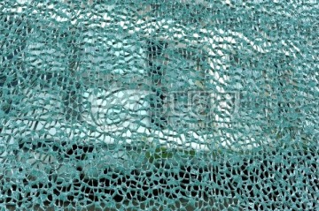 裂碎的钢化玻璃