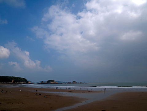 舟山朱家尖里沙景区蓝天沙滩全景