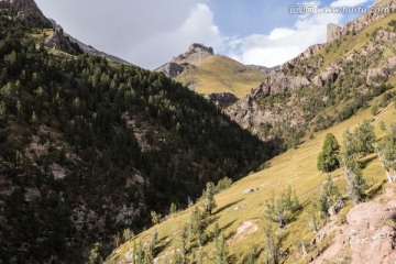 澜沧江上游河谷 山峦起伏