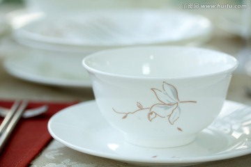 简约素雅陶瓷中式餐具