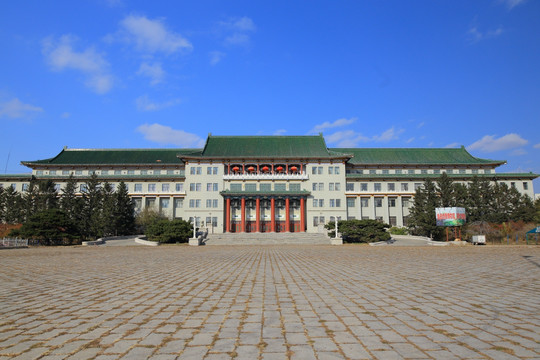 吉林大学