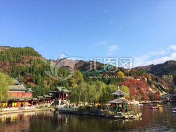 红叶湖泊