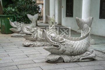 雕塑鱼