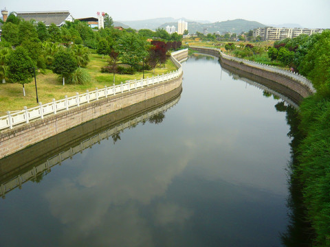 巴金文学院远眺