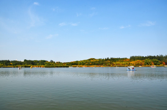 湖面休闲