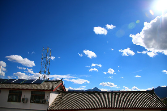 丽江古城上空的蓝天
