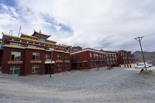 震后重建的结古寺