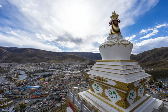 结古寺白塔 佛塔 俯瞰玉树市容