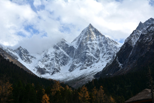 毕棚沟雪山