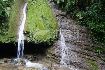 岩壁 流水