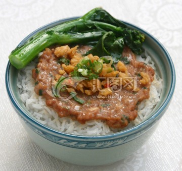 冲菜牛肉饭