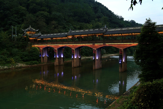 仿古渡槽 夜景