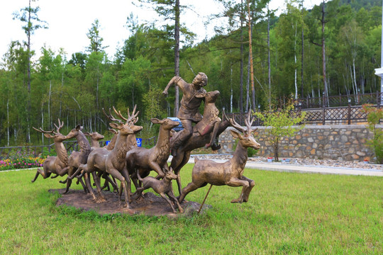 群鹿雕塑