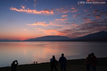 赛里木湖晨光