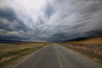 道路与天空