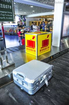 机场行李传送装置