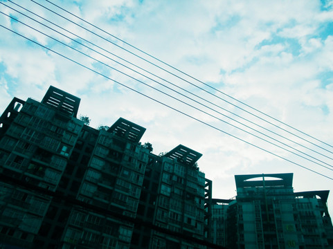 风格建筑以及仰视天空