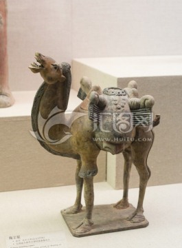 北齐陶骆驼俑