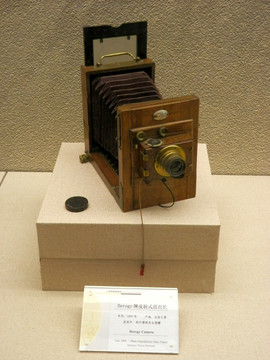 法国1895年产皮控式照相机