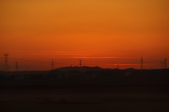 霞光下风车