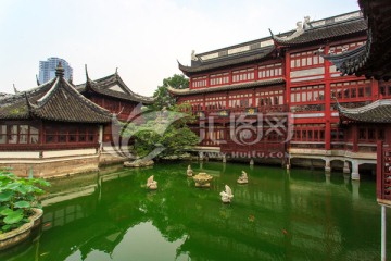 上海豫园商城荷花池绿波廊