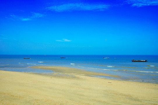 最蓝的海滨天空