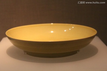 黄釉盘